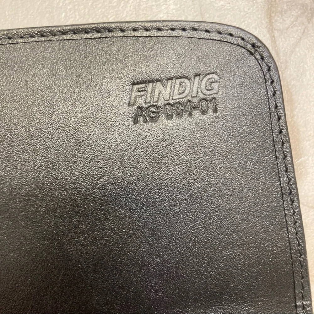 Findig genuine stingray leather wallet new without tags
